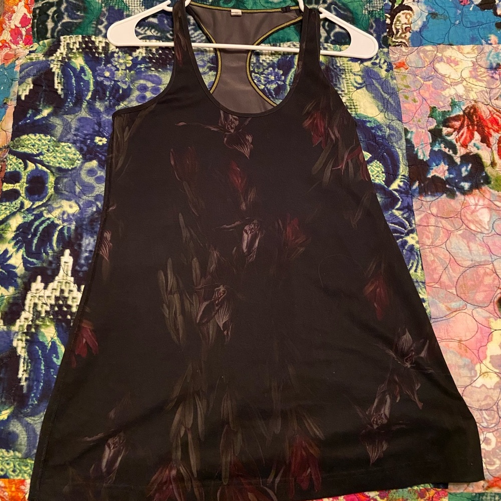 Very cute lululemon tank top